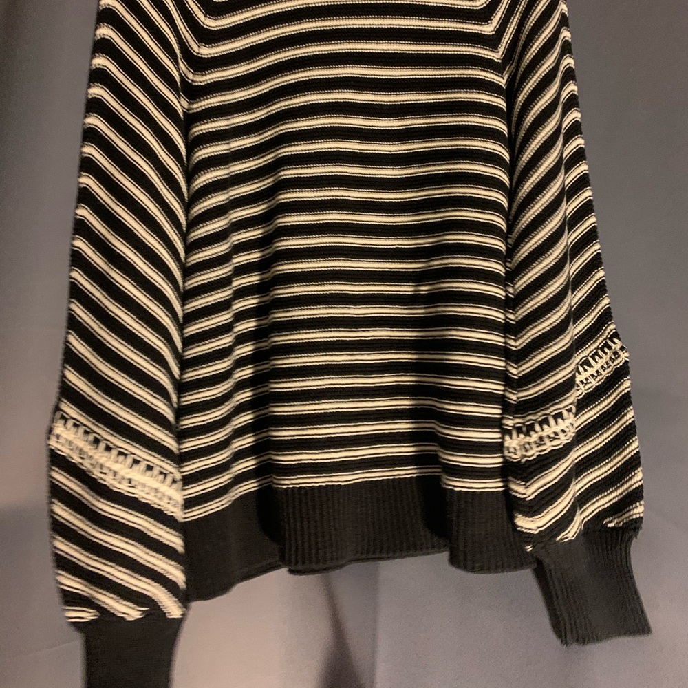 Sweater - Picture 4 of 4